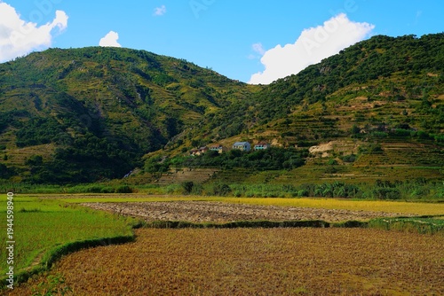 Village entre Montagnes
