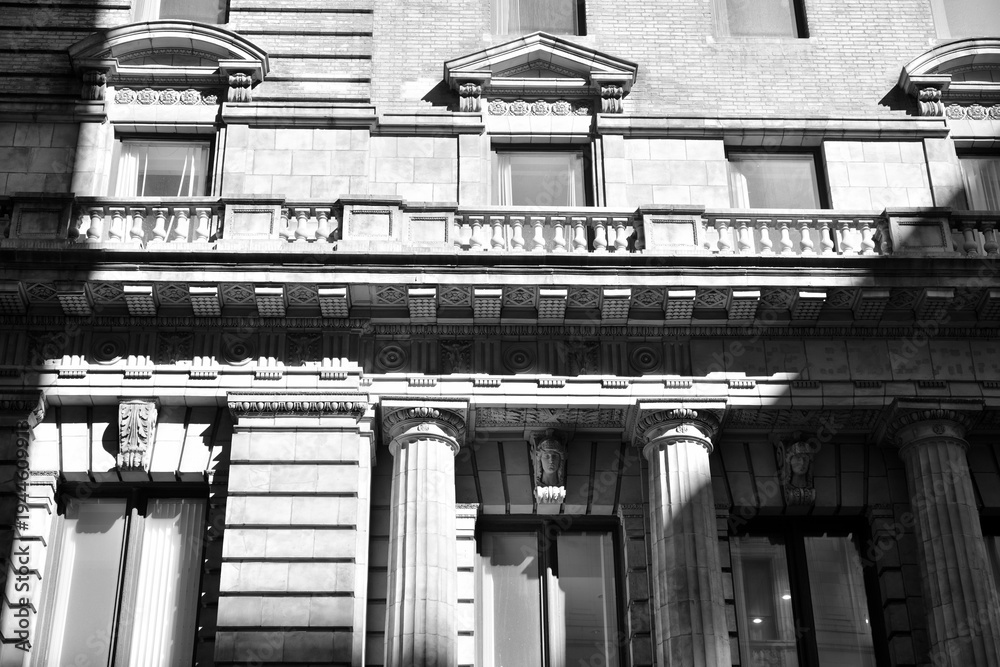 Fototapeta premium black and white view of The Traders Bank Building, a 15-storey Edwardian Baroque skyscraper designed by Carrère and Hastings, located at 67 Yonge Street (at Colborne St) in Toronto