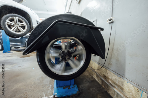 The process of balancing a car wheel using an electronic balancer