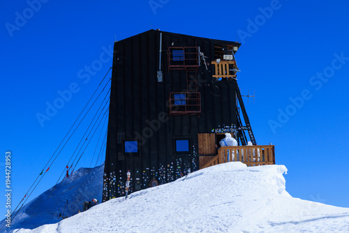 Obraz na plátně Mountain hut Margherita Hut on summit Signalkuppe at Monte Rosa massif with snow