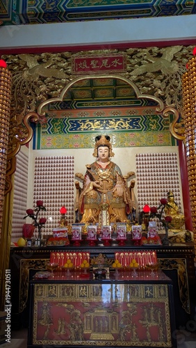 Canvas Print Colourful chinese temple interior in Kuala Lumpur Malaysia with ornate gold budd