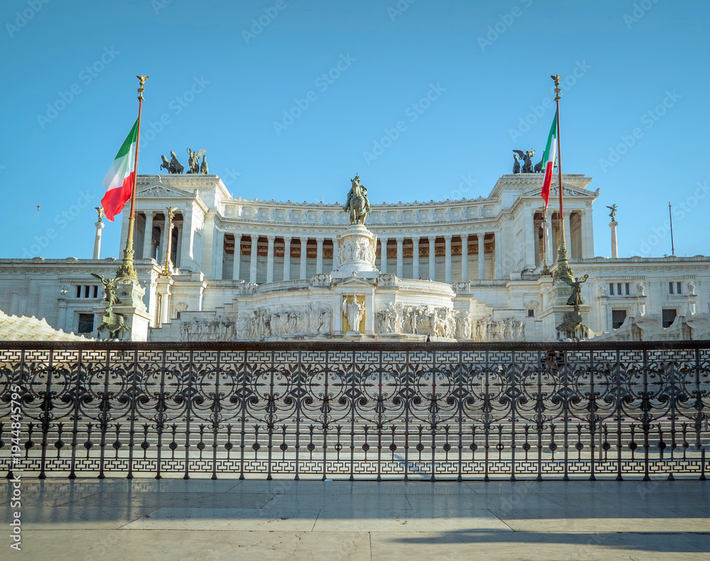 Obraz premium Rome, Italy, Altare della Patria: Monumental building with Italian flags and statue