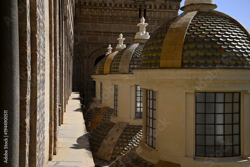 Fotografie Scenic exterior view of the Gothic, Neoclassical, Palermo Cathedral with the Baroque style small side cupolas by Ferdinando Fuga in Sicily, Italy