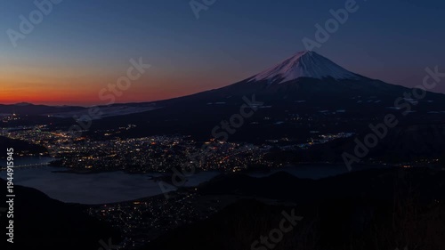 早春の新道峠から夜明け前の富士山と河口湖Timelapse望遠