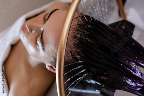 Bild auf Leinwand Close-up of a woman receiving a head massage during a Japanese head spa treatmen