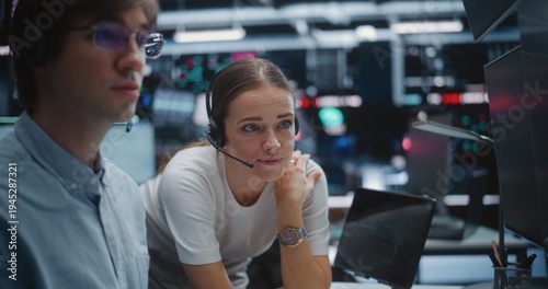 Bild auf Leinwand Male and Female Brokers Analyzing Real Time Stock Data Together