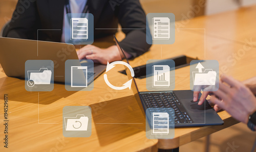 クラウド連携やファイル同期をイメージしたビジネスシーン