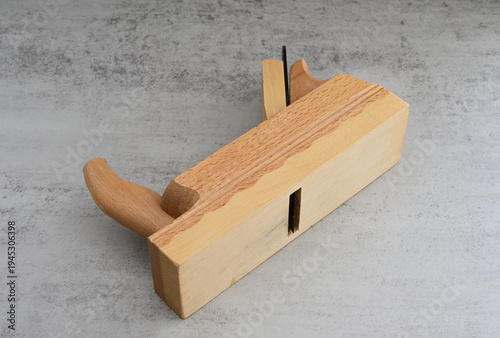 neuer  Schrupphobel-Schlichthobel auf der graue Platte