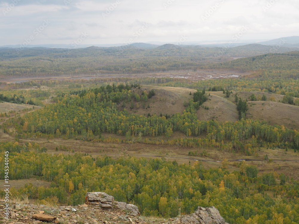 Obraz premium autumn ridge photo, small mountains in autumn with clouds