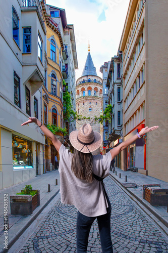 Foto Galata tower is famous landmark in the  Istanbul
