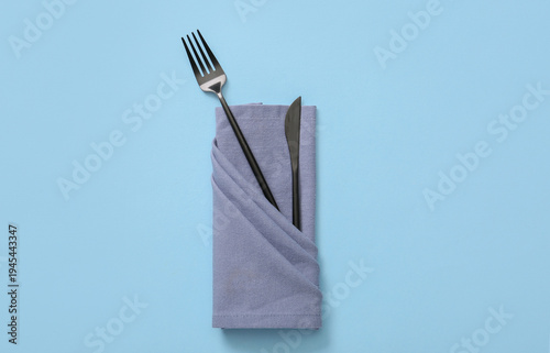Black cutlery with napkin o...
