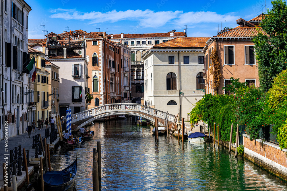 Obraz premium View of the canals of Venice (Italy)