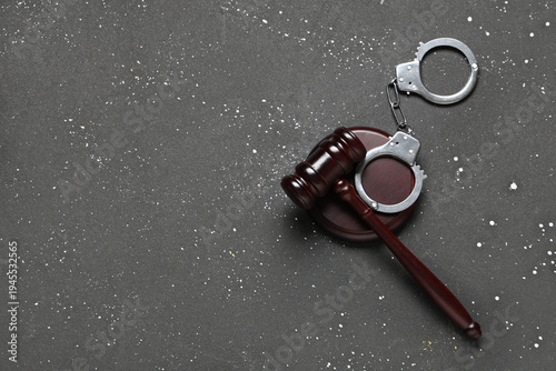 Photos Judge's gavel and handcuffs on dark background