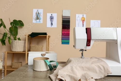 Sewing machine with cloth o...