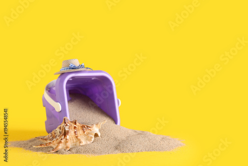 Plastic bucket with seashel...