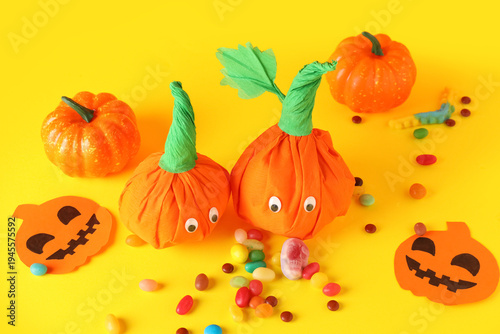 Paper pumpkins for Hallowee...