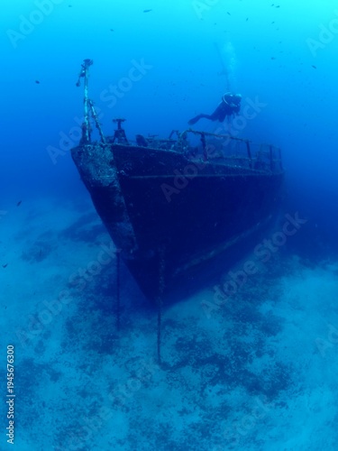  shipwreck scenery underwater ship wreck deep blue water ocean scenery of metal underwater scuba divers to explore