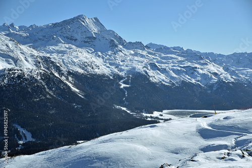 Vallée de Saint-Moritz enneigée. Suisse