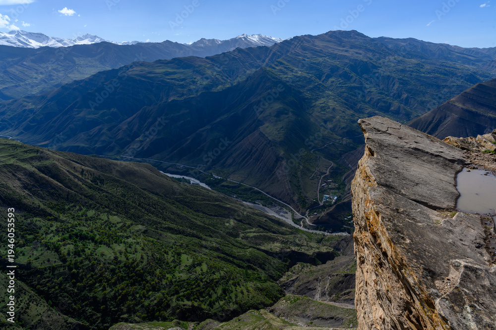Fototapeta premium Majestic Mountain Vista from a Cliff Edge