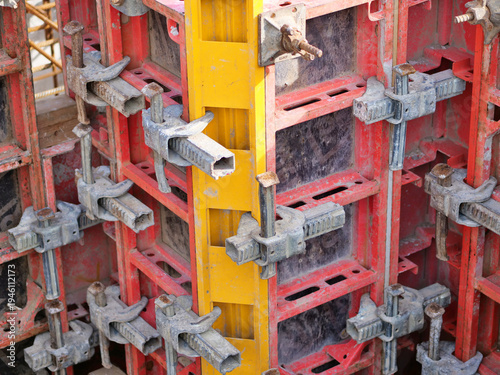 Fotografía Industrial concrete formwork system, red and yellow steel shuttering panels, clo