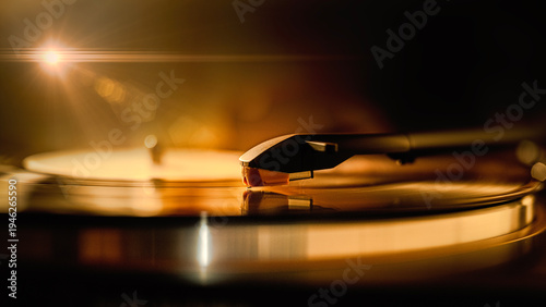 アナログのレコードに針を落とすターンテーブルのある、ムードのある空間。バー。ナイトクラブ。