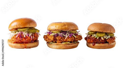 Photos Three delicious crispy fried chicken sandwiches, perfectly assembled and isolated on a transparent background