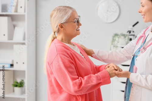 Mature woman with gynecolog...