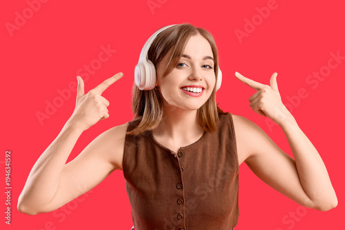 Young woman pointing at hea...