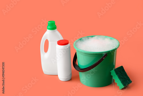 Plastic bucket with foam, s...