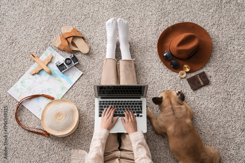 Young woman with laptop, cu...