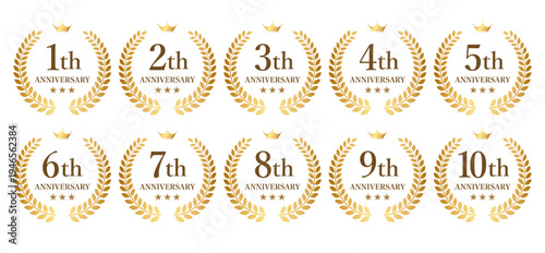 ゴールド月桂樹リースの周年記念アニバーサリーエンブレムセット（1〜10周年バッジ・企業周年ロゴ・表彰デザイン）ベクター素材