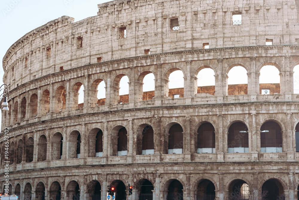 Obraz premium Colosseum in Rome shows the ancient structure and history at midday under sunlight