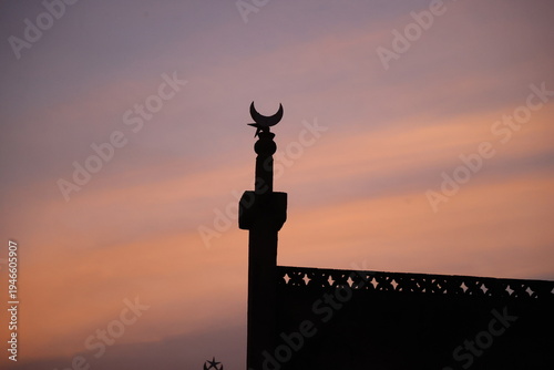 Les fideles musulmans se retrouvent dans cette mosque du village pour implorer le seigneur pour la paix dans le monde