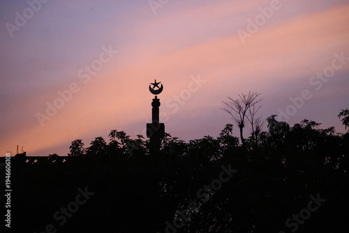 Les fideles musulmans se retrouvent dans cette mosque du village pour implorer le seigneur pour la paix dans le monde