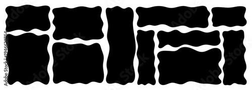 Irregular square border with hand-drawn edges, flowing curves and playful aesthetic vector illustration. Perfect for creative layouts, doodle designs and artistic templates