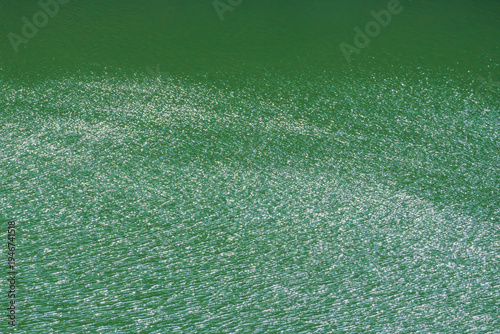 春の日差しで湖水が輝く19