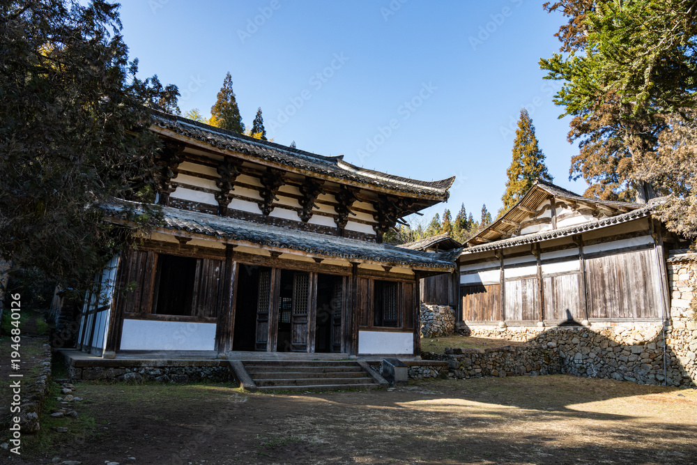 Fototapeta premium Historic Oriental Pavilion with Majestic Eaves Against a Sunny Background