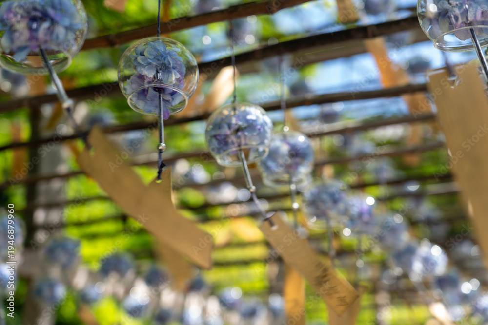 Fototapeta premium アジサイの風鈴 / A wind chime shaped like a hydrangea