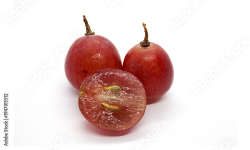 Photos Fresh red grape whithe slised grape in white
