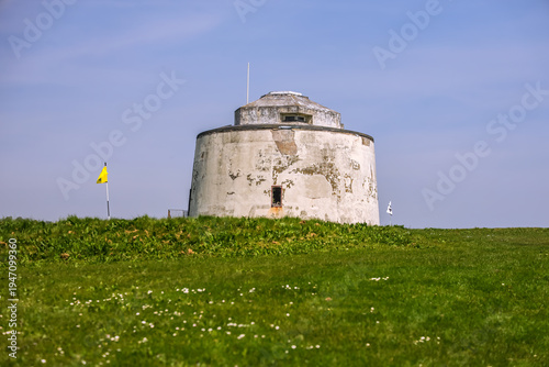 Cuadro en lienzo Martello tower on the coast of  Folkestone, Kent, England