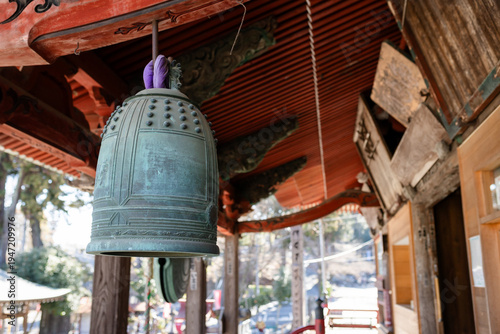 Fotografie Large brass bell in a Japanese Shinto temple in Saitama, Japan, called Yamaguchi