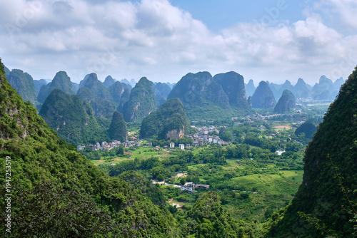 Photos panoramic view on karst mouintain in guilin, china