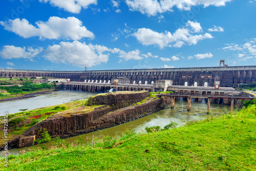 Konstfotografi Panoramic view of the Itaipu Dam, a massive hydroelectric power plant on the Paraná River at the border of Brazil and Paraguay