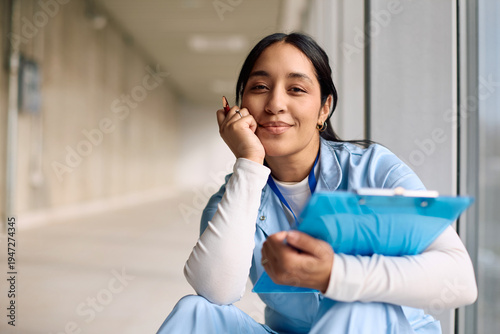 Fotografía Smiling nurse working in a hospital and looking at camera.