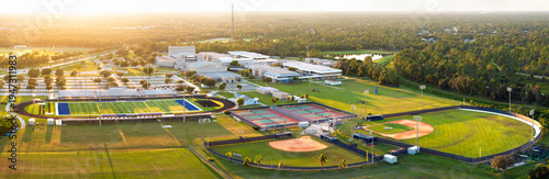 Foto Public high school open air sports facilities in North Port, Florida
