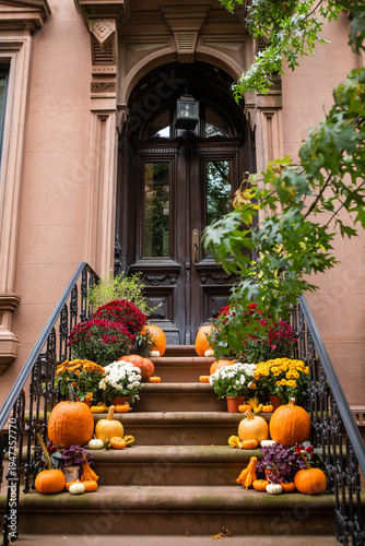 Tablou pe pânză Halloween decorated brownstone stoop with pumpkins and flowers in Brooklyn, New