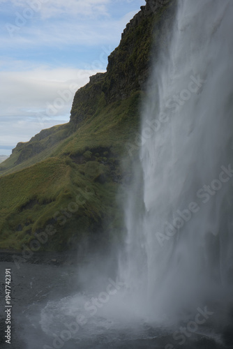 Foto La cascade de Seljalandsfoss dans le sud de l'Islande