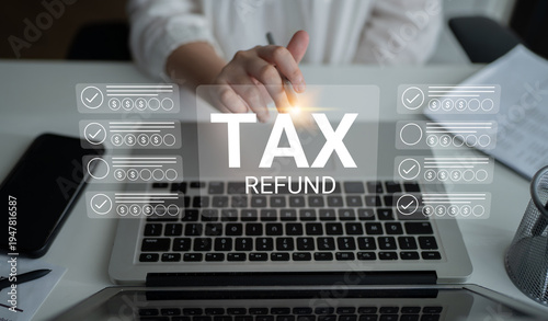 Cuadro en lienzo A concept image depicting the tax refund process