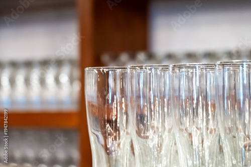 整然と並べられたグラス,

