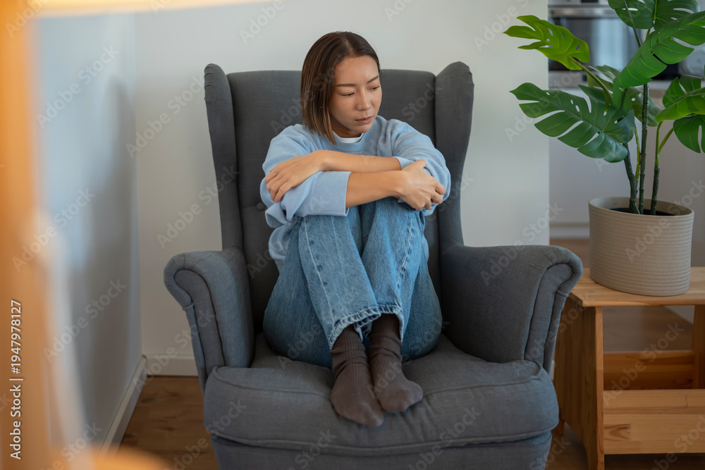 Obraz premium Unhappy woman experiencing sadness and depression at home
